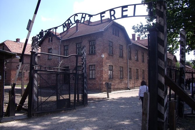 1 Day Trip Auschwitz-Birkenau Memorial and Museum Guided Tour from Krakow - Pre-booked entry and what the 3.5-hour English tour gives you