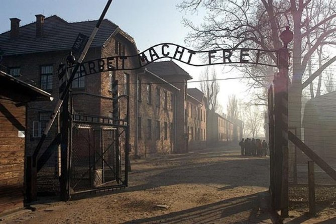 1 Day Trip Auschwitz-Birkenau Memorial and Museum Guided Tour from Krakow - Pickup at Rynek Glowny and your shared minibus ride out