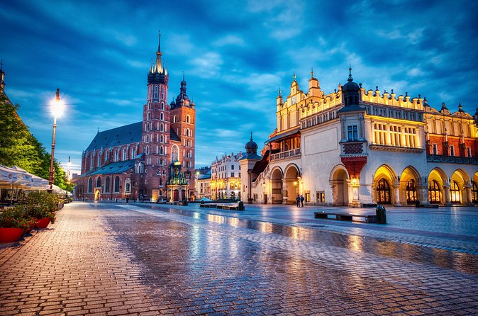 2-Hour City Walking Tour in Creepy Krakow - Why the Wawel Dragon stop is a smart finish
