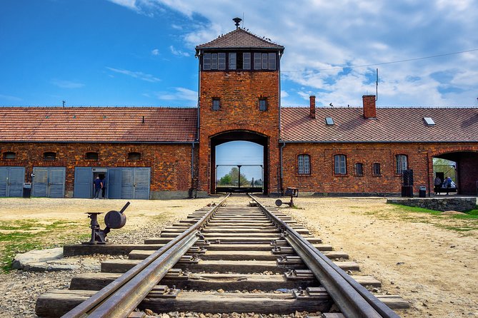 Auschwitz-Birkenau Camp Full-Day Guided Tour from Krakow - Stop 1: Auschwitz Museum (Auschwitz I) and what the 1 hour 40 minutes is for