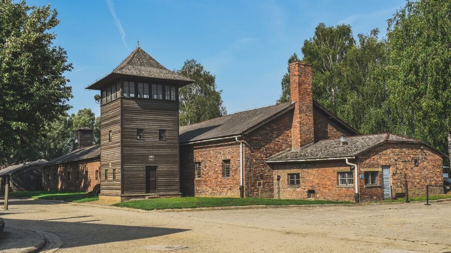 Auschwitz-Birkenau: Entrance Ticket and Live Tour Guide - From Auschwitz I to Auschwitz II: the shuttle and the Birkenau memorial segment