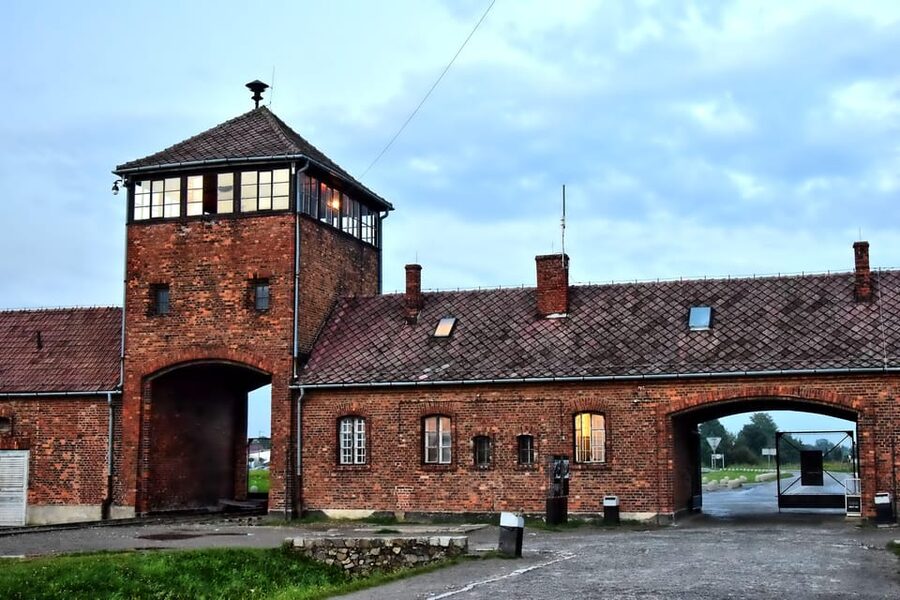 Auschwitz-Birkenau: Guided Tour and Skip-The-Line Ticket - Auschwitz I Museum: where the system becomes understandable
