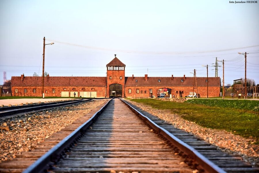 Auschwitz-Birkenau: Guided Tour and Skip-The-Line Ticket - What to bring (and what to leave behind)