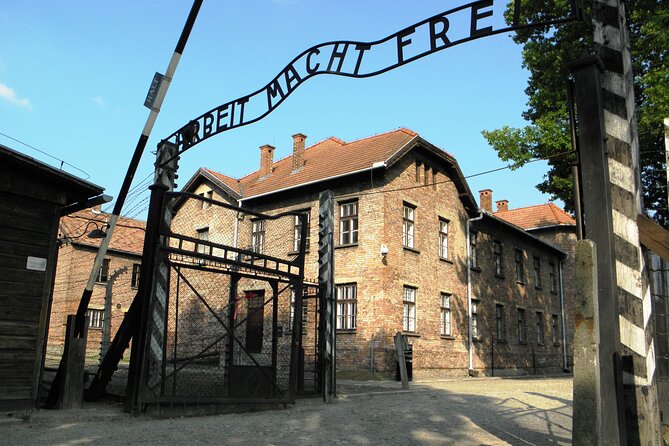 Auschwitz-Birkenau Guided Tour with Private Transport from Kraków - Krakow to Oswiecim: the direct ride and the reality check