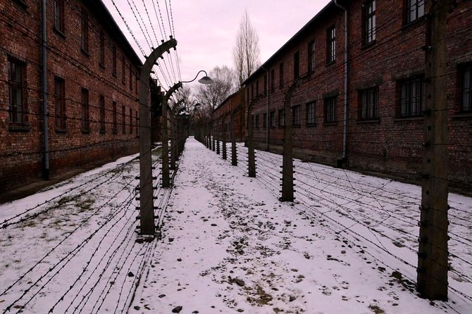 Auschwitz Birkenau Memorial and Museum group tour from Krakow - The 3.5-hour guided plan: how Auschwitz I fits in