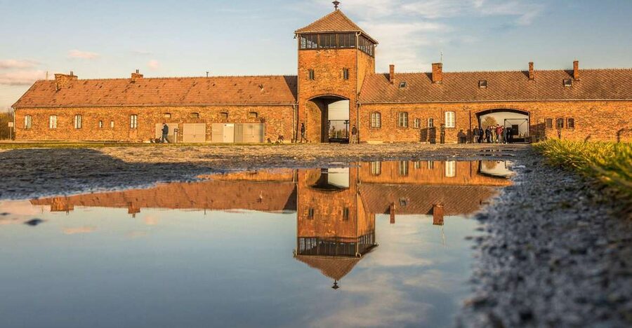 Auschwitz-Birkenau: Skip-the-Line Entry Ticket & Guided Tour - Planning your timing: the 7:00 AM to 3:30 PM window