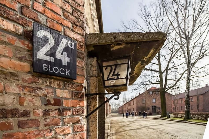 Auschwitz-Birkenau Skip-the-Line Guided Tour - Auschwitz I: how the tour uses about two hours to build context