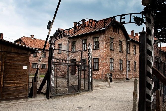 Auschwitz-Birkenau & Wieliczka in one day (Guided tour) - Quick hits