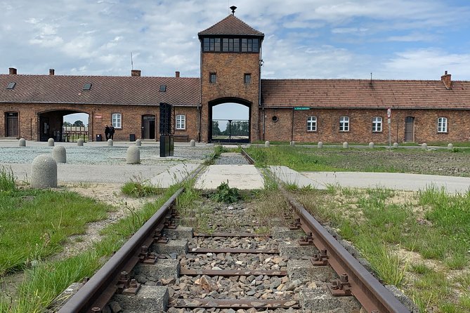 Auschwitz Trip From Krakow - English Speaking Guided Tour - The structure of the visit: both camps in a single day