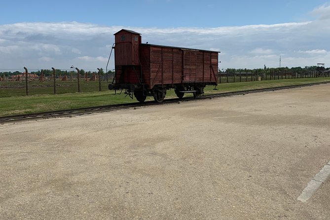 Auschwitz Trip From Krakow - English Speaking Guided Tour - Pickup between 06:00 and 08:00: plan for an early, fixed rhythm