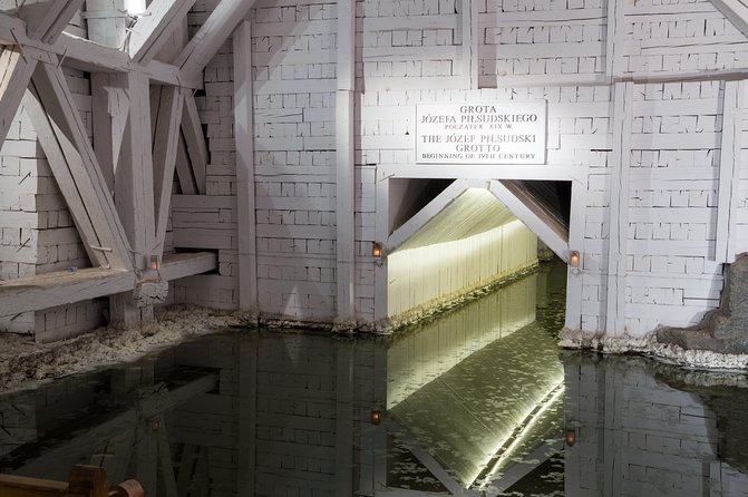 Auschwitz & Wieliczka ONE DAY Guided Tour +Private Transportation - Pickup in Krakow: the 2-hour head start you should plan for