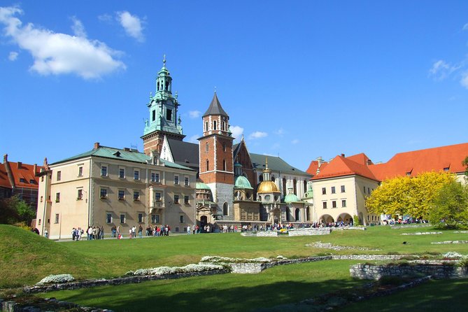 City Tour by electric car- Krakow - Hotel pickup and private group style: practical comfort matters