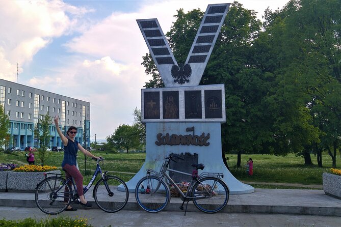 Communist Bike Tour of Nowa Huta - The scenic Vistula River ride back to Krakow