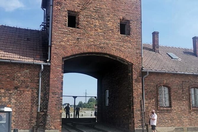 CV-Visit to the Auschwitz Camp in Italian with departure from Krakow - A 7-hour Auschwitz I and Birkenau plan from Krakow