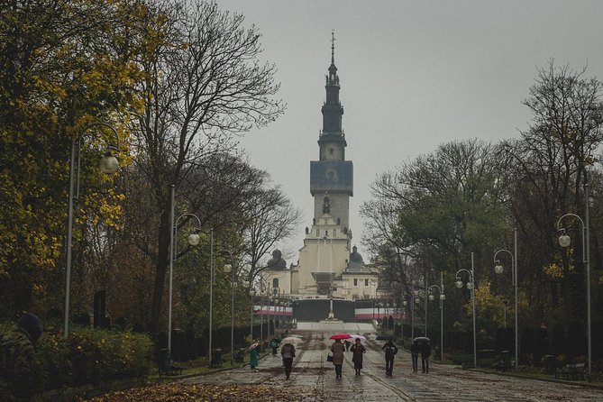 Częstochowa Black Madonna - Entering the Pauline monastery complex through the chapel experience