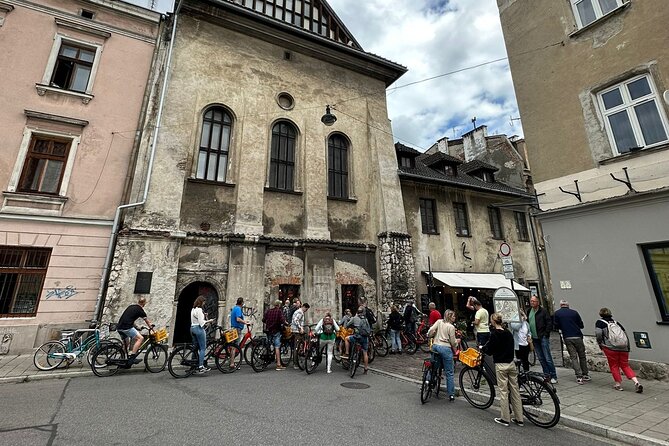 Discover Kraków by Bike with a Dutch guide - Wawel Hill, the dragon story, and the royal seat
