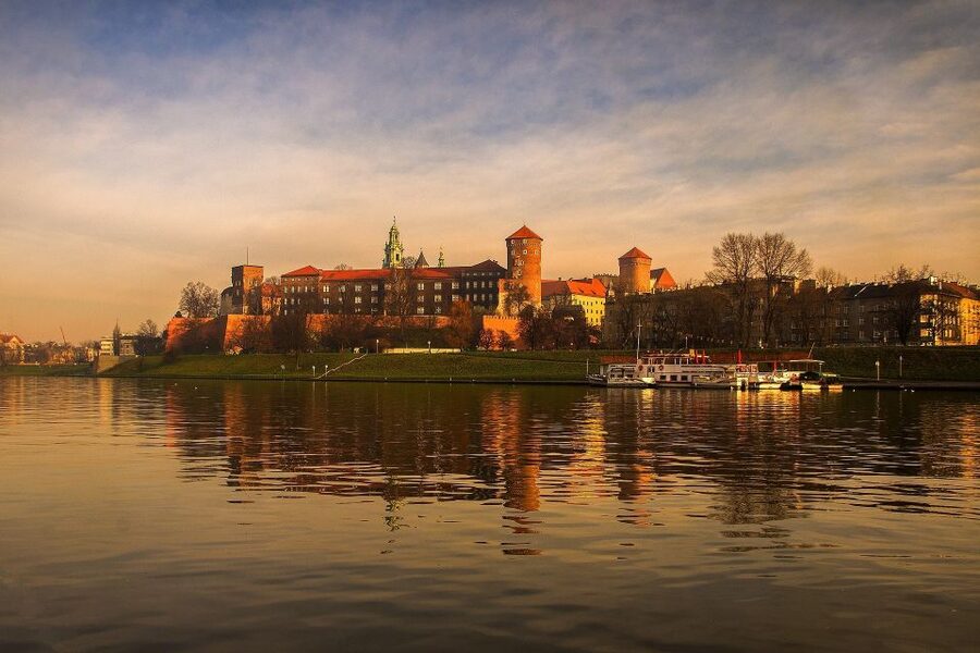 Family Tour of Krakow Old Town with Sweets Factory & Cruise - Ciuciu Cukier Artist Candy-Making Show: The Smell Test And Warm-Taste Reward