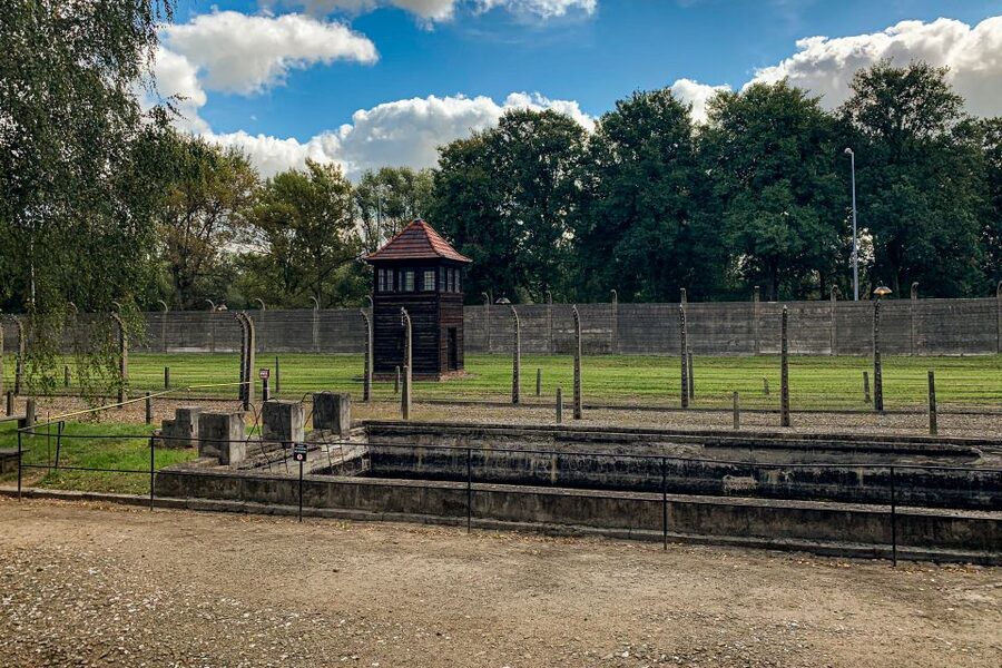 From Krakow: Auschwitz-Birkenau Memorial and Museum Tour - From Krakow to Auschwitz-Birkenau: what the 7-hour format gives you