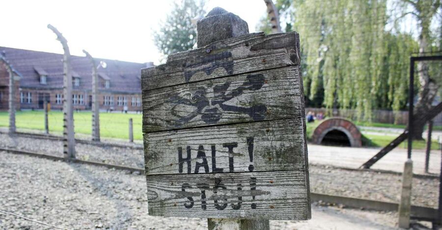 From Kraków: Auschwitz-Birkenau Memorial Guided Tour - 7 hours from Krakow: the schedule that drives everything