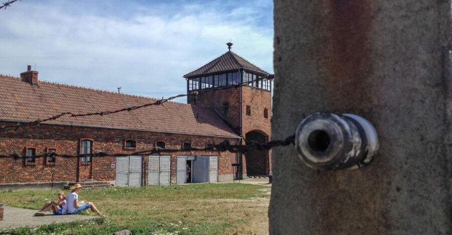 From Krakow: Auschwitz-Birkenau Private or Shared Tour - Krakow to Auschwitz, what a 7-hour day actually feels like