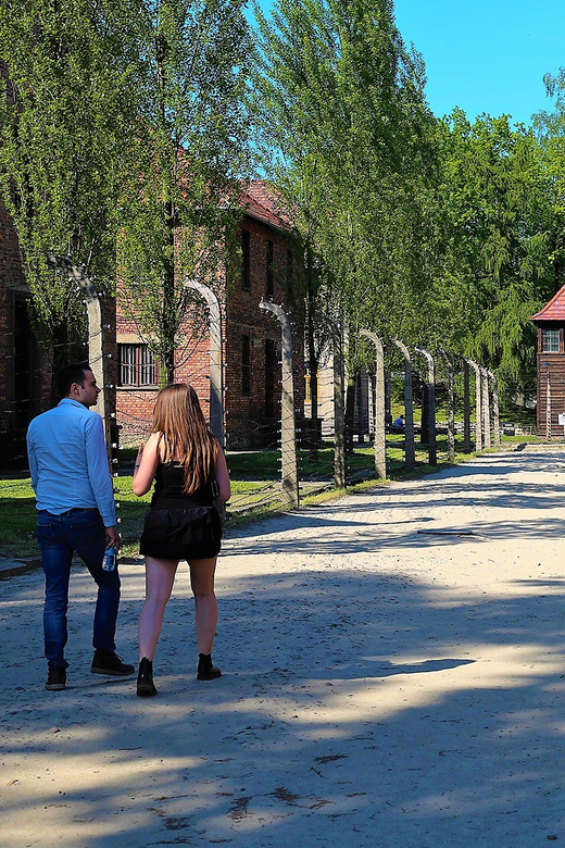 From Krakow: Auschwitz Birkenau Small Group Tour with Pickup - The Day Trip Rhythm: Why the Order Matters at Auschwitz-Birkenau