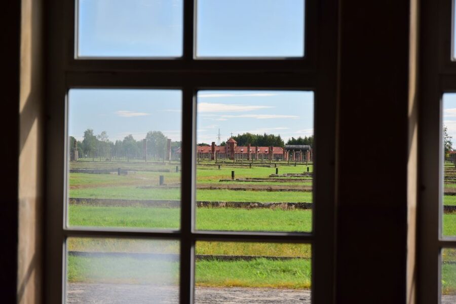 From Krakow: Auschwitz-Birkenau Tour with Transportation - Booklets in multiple languages: helpful support, not a substitute