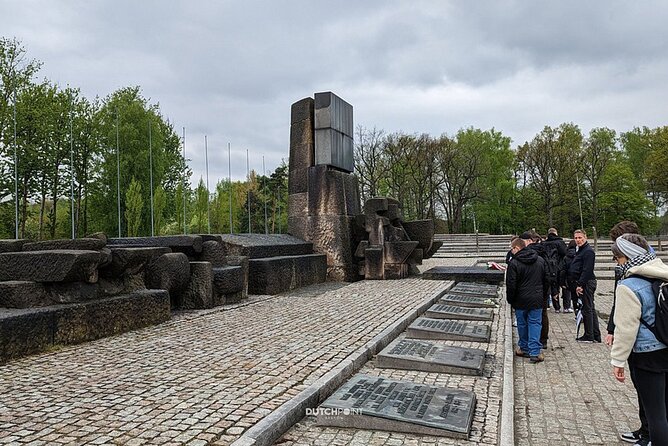 from Kraków: Auschwitz excursion with guaranteed Dutch guide - What kind of guide experience you should expect (based on how DutchPoint guides are described)