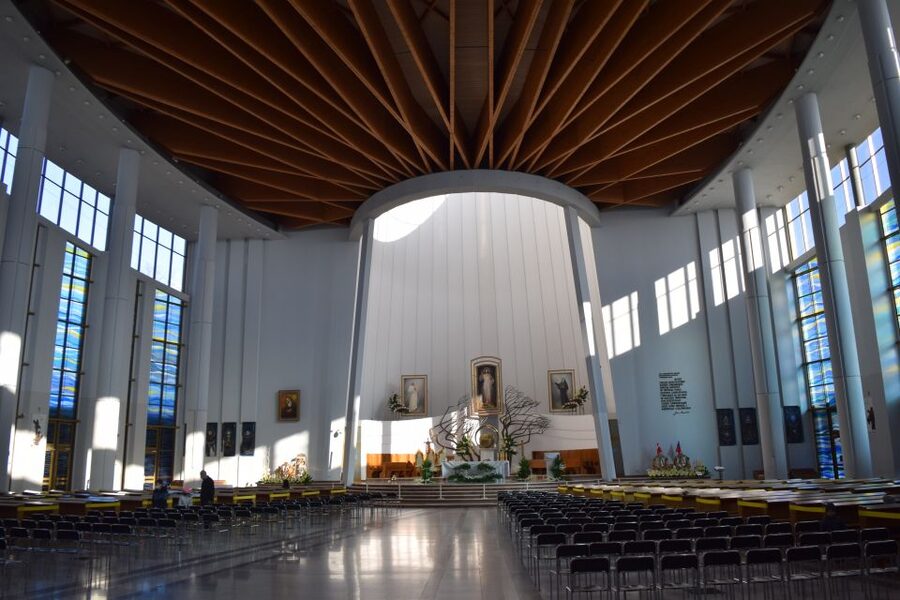 From Krakow: Częstochowa, Black Madonna and Lagiewniki Tour - Inside the Chapel of the Miraculous Image: How to See It Well