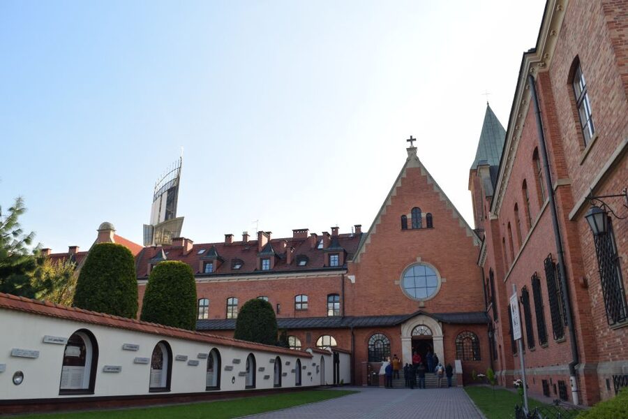 From Krakow: Częstochowa, Black Madonna and Lagiewniki Tour - Dress Code and Camera Tips That Actually Matter
