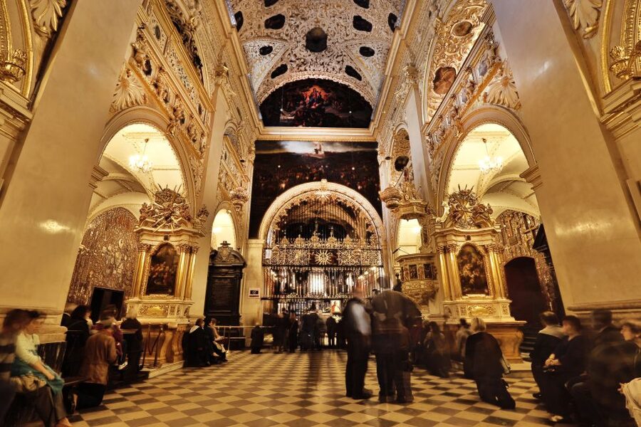 From Krakow: Częstochowa "Black Madonna" Day Tour - Pauline Monastery First: Why This Complex Changes the Tone