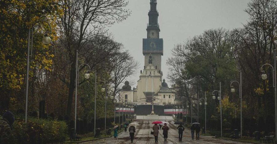 From Krakow: Częstochowa "Black Madonna" Day Tour - Defensive Walls, Gates, and Bastions: A Surprise Kind of Wow