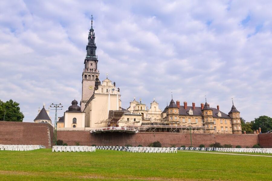 From Kraków: Częstochowa & Łagiewniki Pilgrim Sites Tour - Częstochowa Monastery: the Black Madonna and the mountain-top feeling