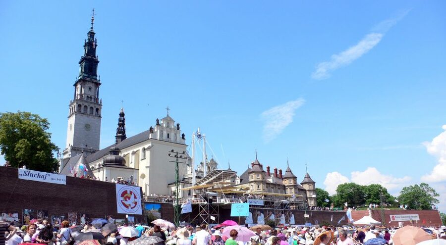 From Krakow: Full-Day Wadowice & Czestochowa Tour - Lunch on Your Own: Plan for Real Polish Meals