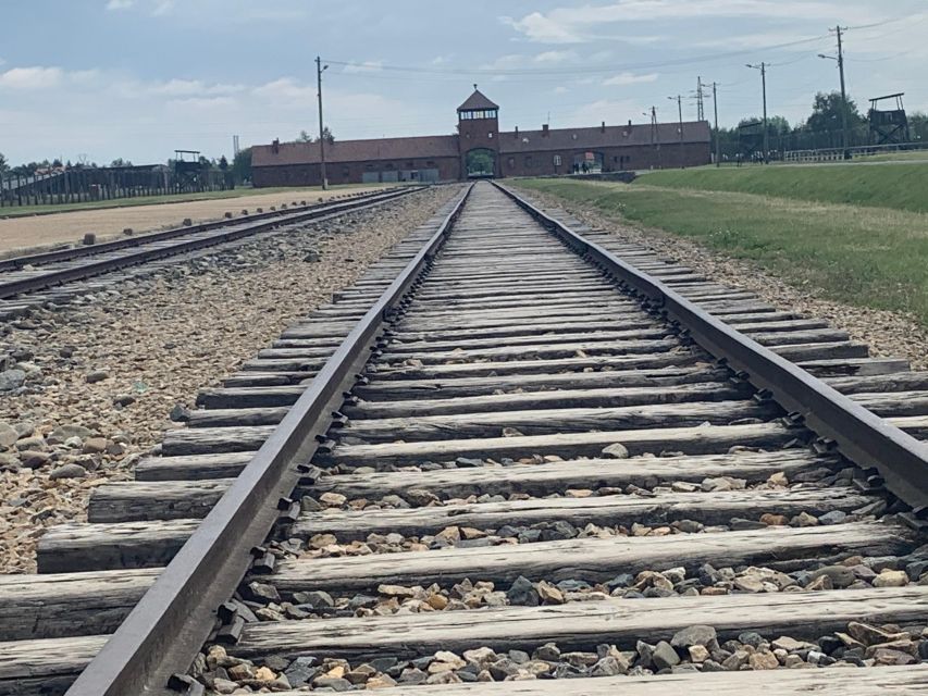 From Krakow: Guided Auschwitz-Birkenau Group Tour by Minivan - The in-between moments: snacks, facilities, and why timing feels tight