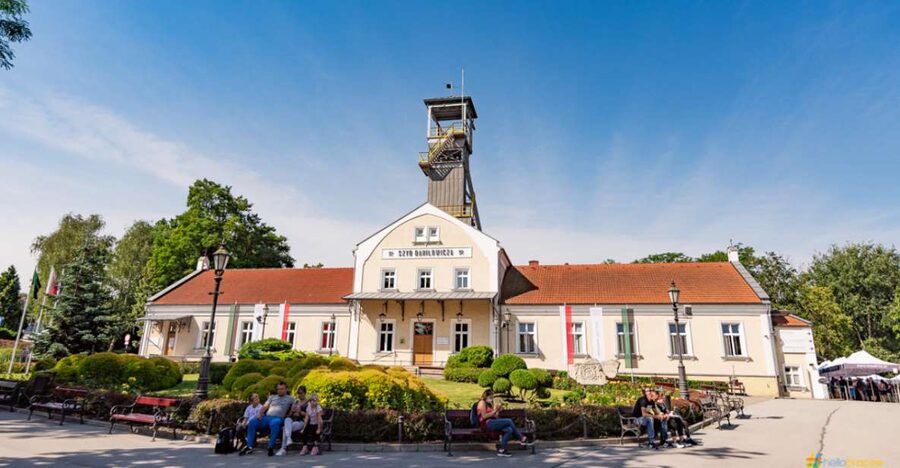 From Krakow: Guided Tour in Wieliczka Salt Mine - From Krakow to Wieliczka: the part of the day you should plan for