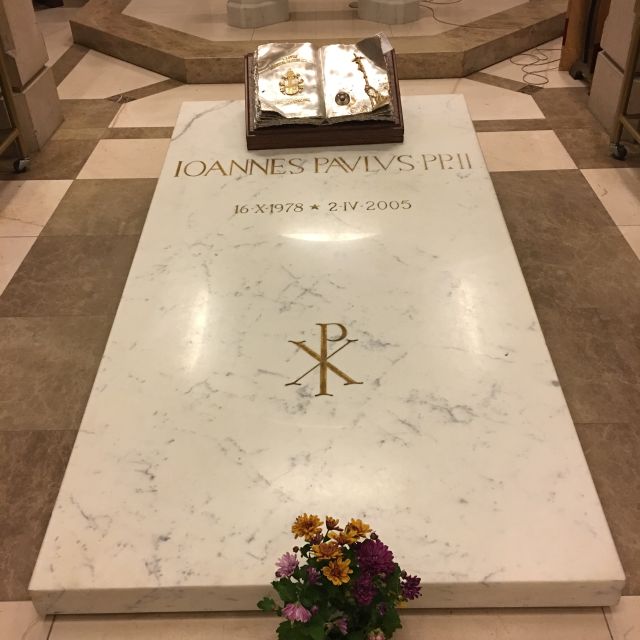 From Krakow: In the Footsteps of John Paul II - Guide-driver storytelling: why this tour’s reviews keep repeating the same themes