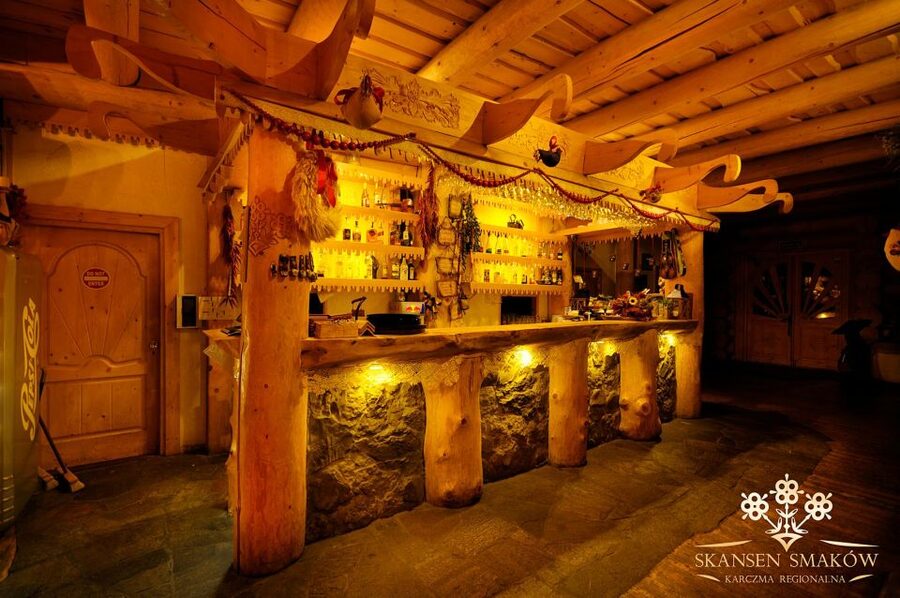 From Krakow: Polish Folk Show with All-You-Can-Eat Dinner - Skansen Smaków: the easy country-night escape from Krakow