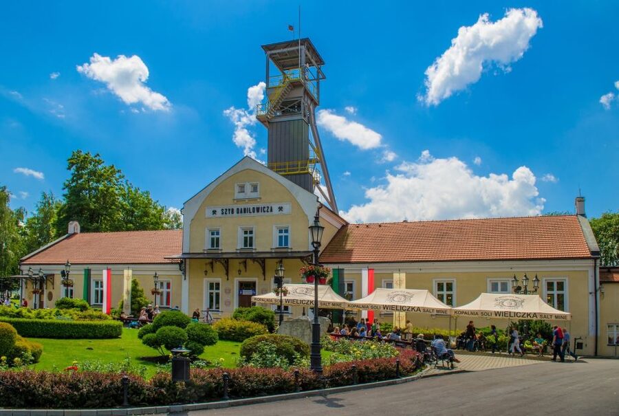 From Krakow: Private Wieliczka Salt Mine Tour - Coming Up Cool: What to Wear for 14 to 16°C Underground