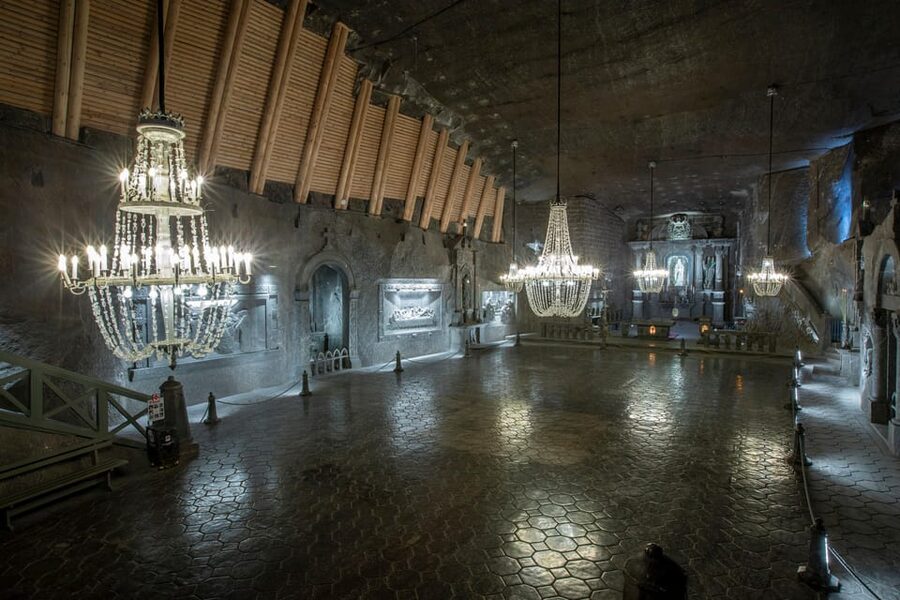 From Krakow: Salt Mine Guided Tour with hotel pick up - Should You Book This Krakow-to-Wieliczka Salt Mine Tour?