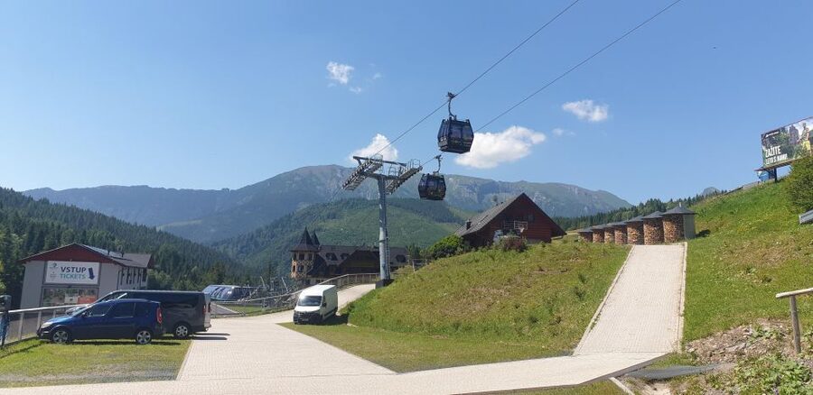 From Krakow: Slovakia Treetop Walk and Zakopane Tour - Kraków pickup and a smooth drive into Slovakia