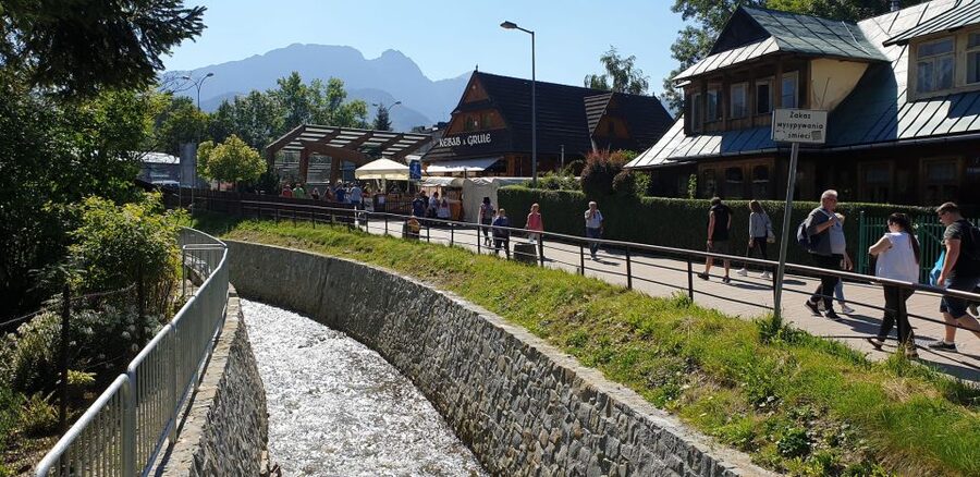 From Krakow: Slovakia Treetop Walk and Zakopane Tour - Zakopane after the mountains: Krupówki Street and the regional flavor