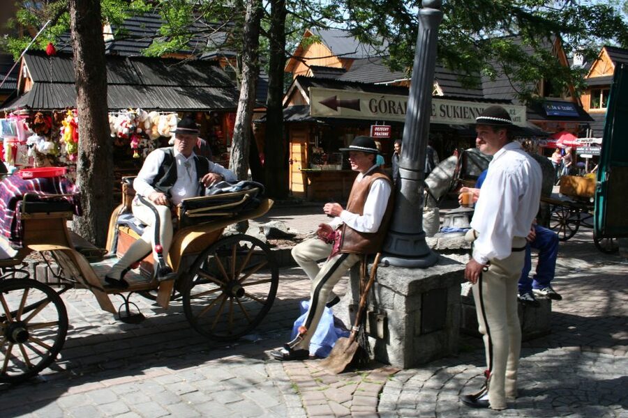 From Krakow: Slovakia Treetop Walk, Zakopane & Thermal Spa - FAQ