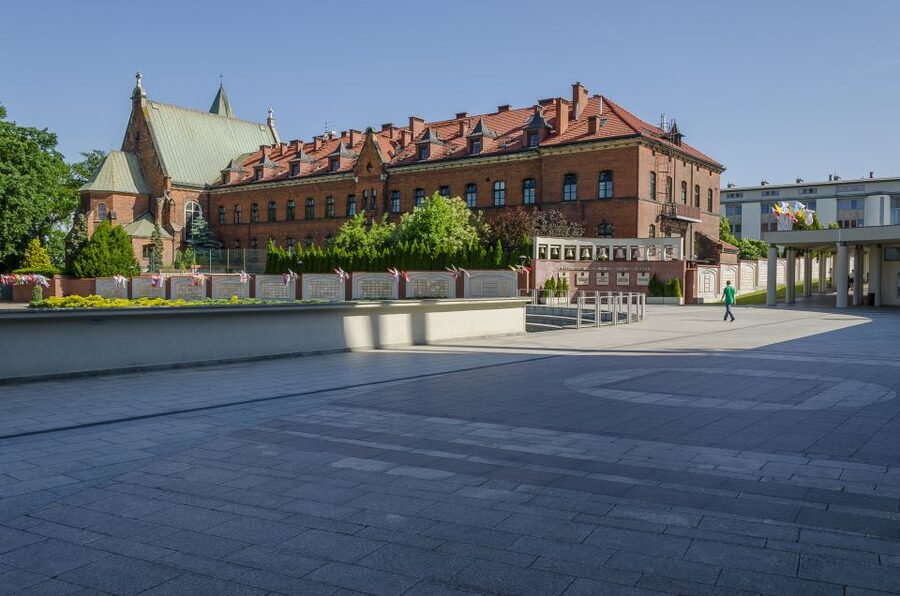 From Krakow: Wadowice & Sanctuary of Divine Mercy Tour - Planning your pace: free time, walking, and prayer-friendly breaks