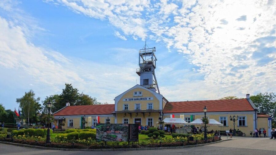 From Krakow: Wieliczka Salt Mine Guided Tour & Transfer - Electric van pickup in Krakow, and why the transfer matters