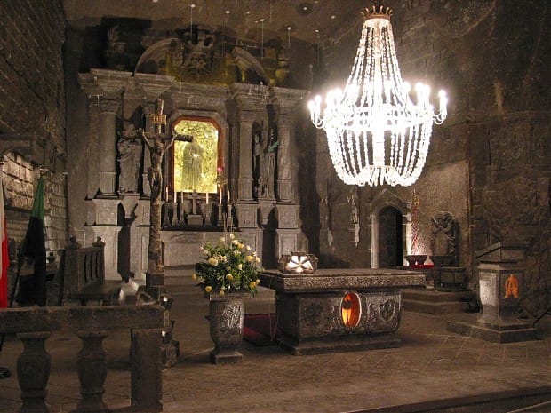 From Kraków: Wieliczka Salt Mine Guided Tour with Transport - Entering the salt route: steps, chambers, and pacing
