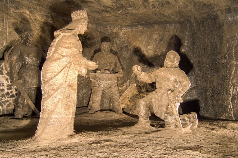 From Krakow: Wieliczka Salt Mine Half-Day Guided Tour - Getting to the mine: meeting point and the Krakow-to-Wieliczka rhythm