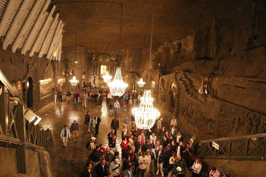 From Krakow: Wieliczka Salt Mine Tour - The descent: 800 stairs, first 350 early on, and how to pace yourself
