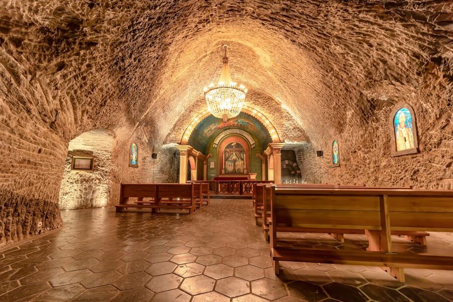 From Krakow: Wieliczka Salt Mine Tour & Skip the Line Ticket - Entering the underground: following the 135-meter route