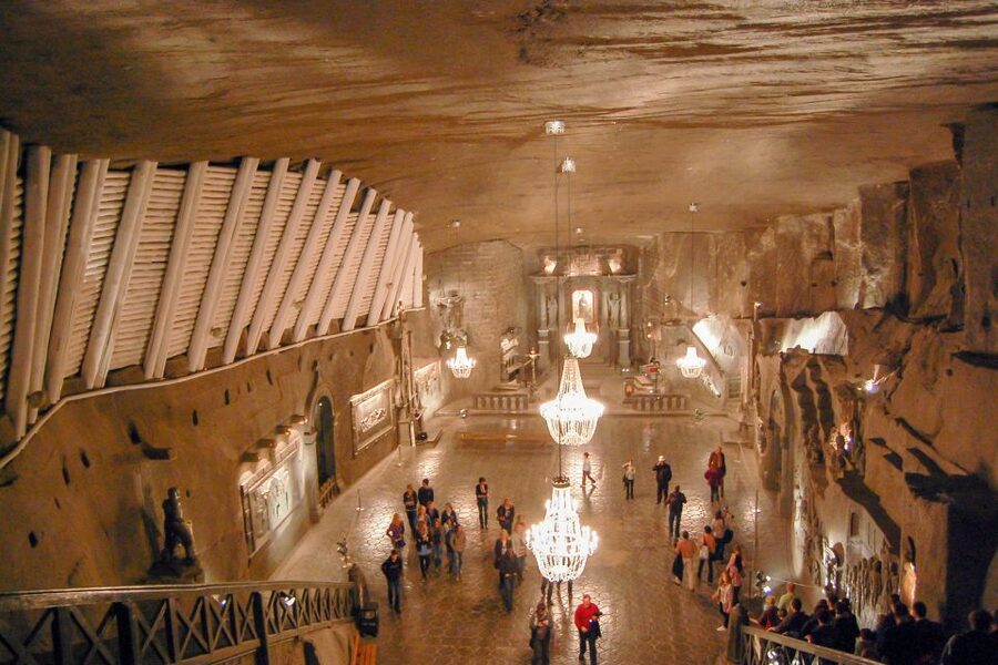 From Krakow: Wieliczka Salt Mine Tour with Hotel Pickup - What to look for in the salt chambers and tunnels