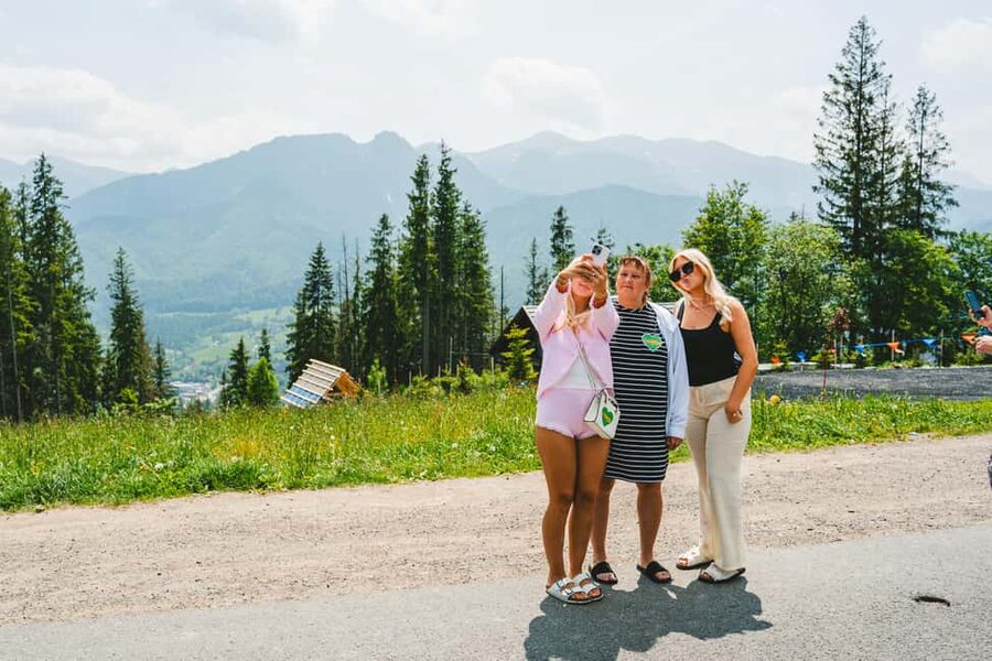 From Kraków: Zakopane & Chochołów A Wooden Jewel of Podhale - Krakow to Zakopane by air-conditioned bus, with enough structure to stay calm